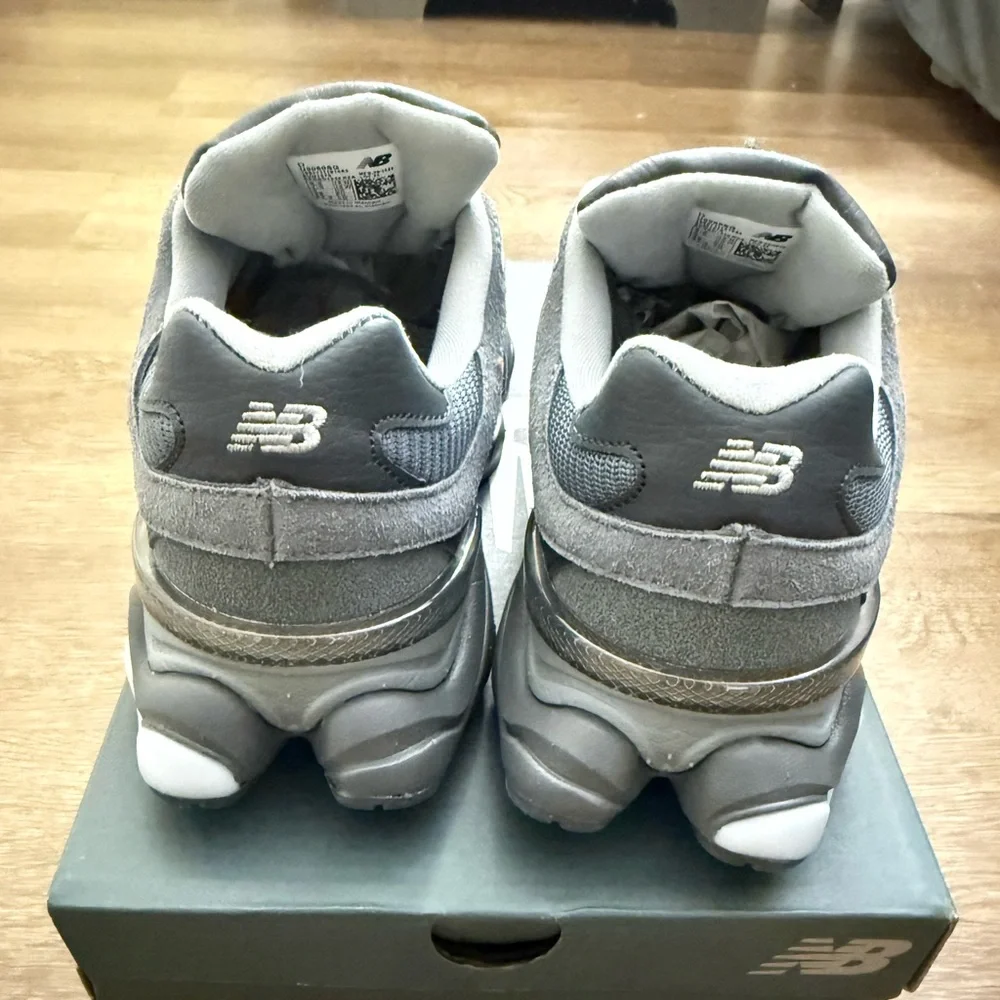 New Balance 9060 Running Shoes Sneakers Womens Size (7.5) - Mens (5.5) - Picture 3 of 8